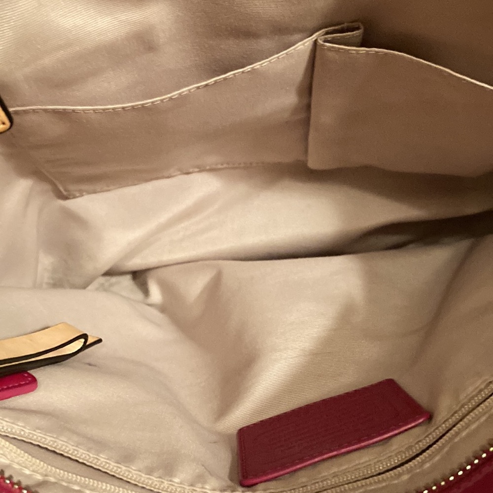 COACH. RASPBERRY LIGHT BROWN TRIM!  Gorgeous patent leather!  EUC. WITH DUST BAG - Picture 11 of 16